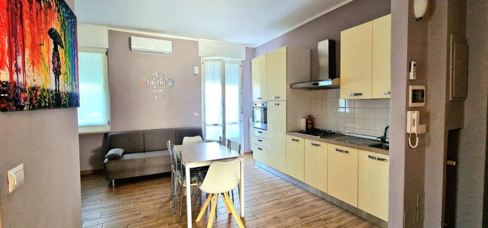 Kitchen or kitchenette, Living room, Seating area, Dining area, oven, stove