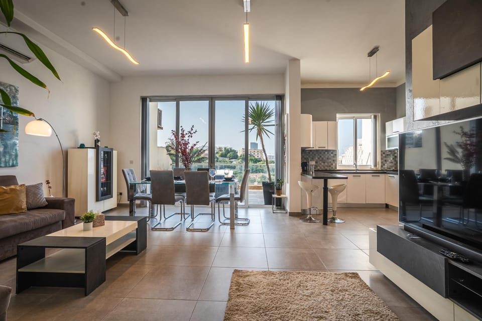 TV and multimedia, Living room, Dining area