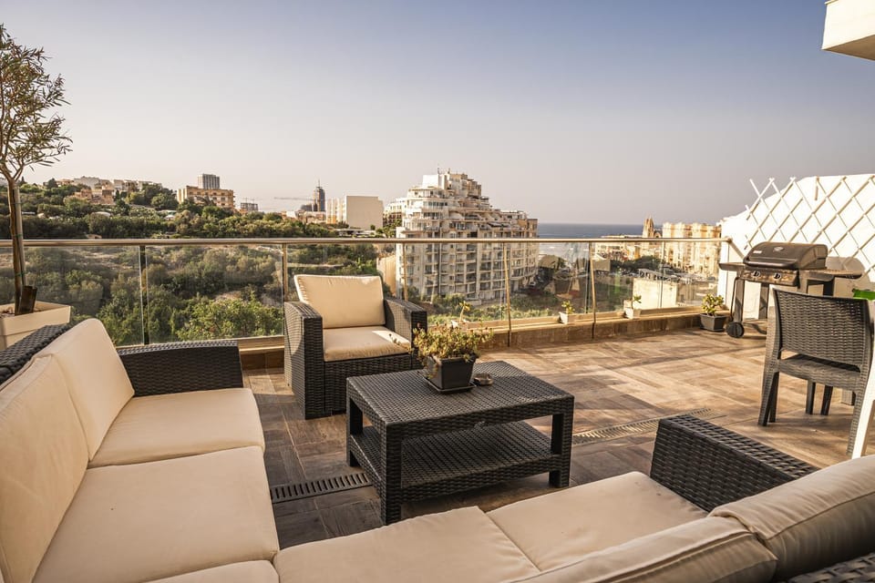 Natural landscape, Balcony/Terrace, Balcony/Terrace, Seating area, Sea view