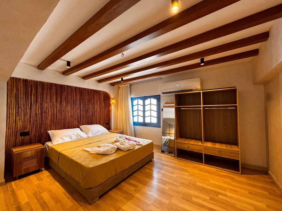 Bedroom, wardrobe, air conditioner