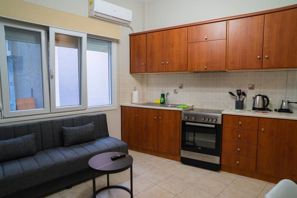 Kitchen or kitchenette, Seating area, Dining area, oven, stove