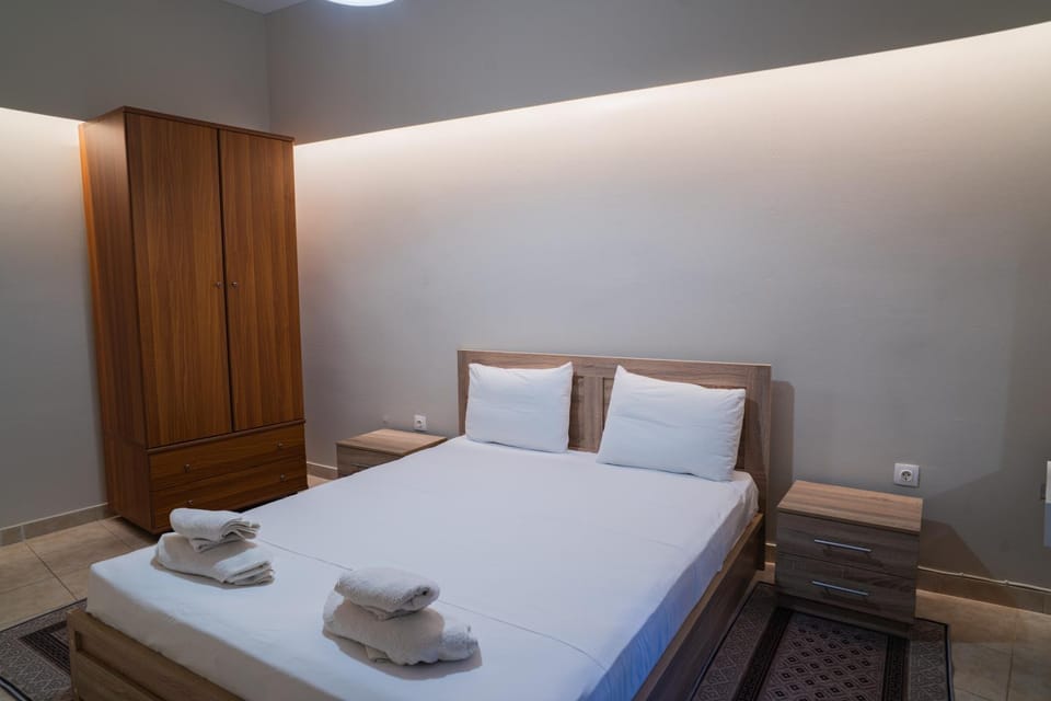 Bed, Bedroom, towels, wardrobe