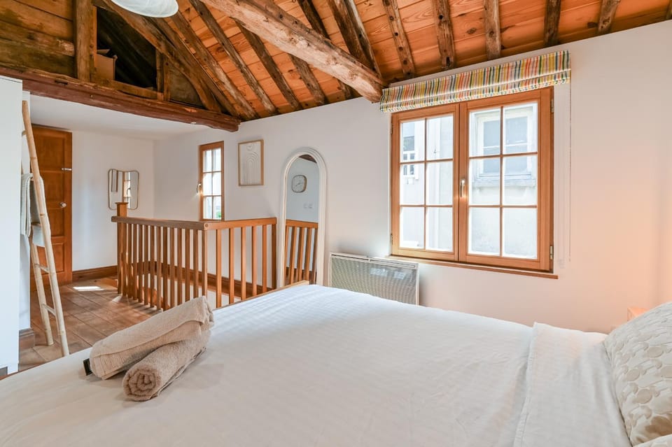 Bed, Photo of the whole room