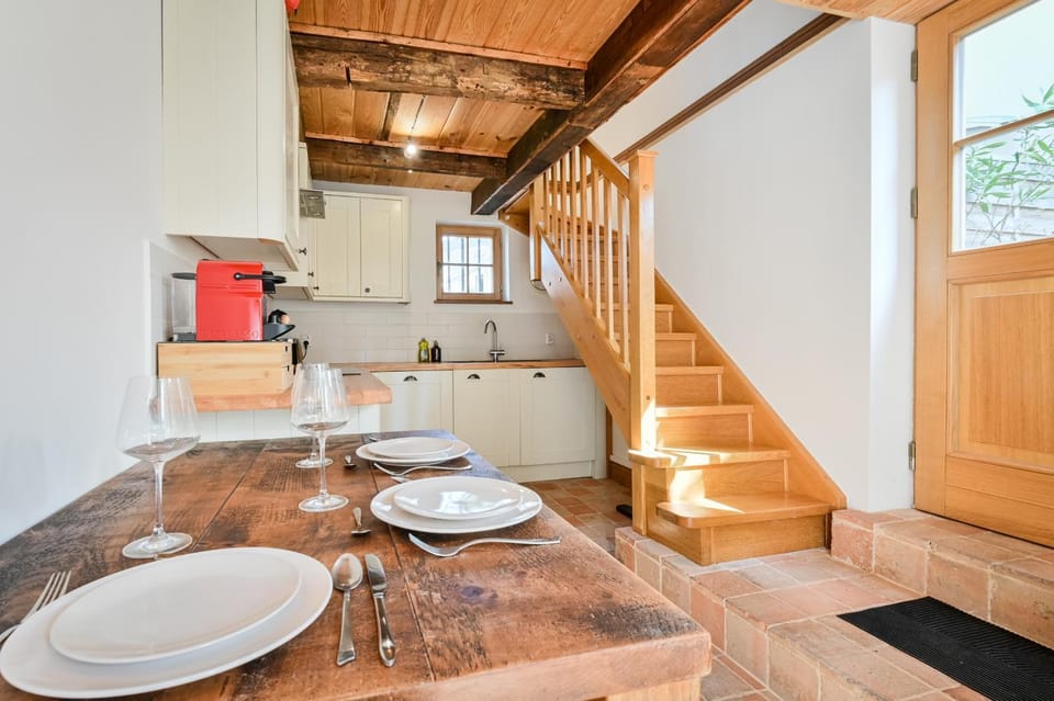 Dining area, kitchen