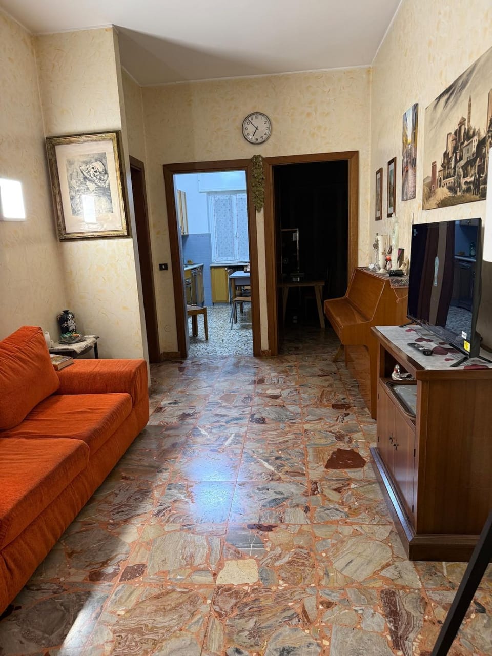 Spacious and bright three-room apartment 10 minutes from Milan- spazioso e luminoso 3 locali a 10 min da Milano Apartment in Lombardy