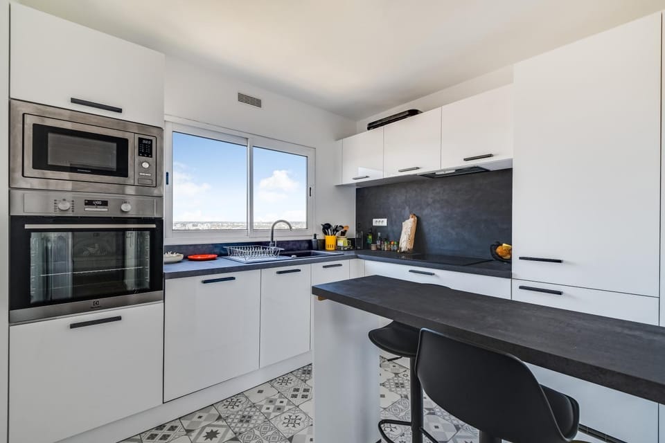 Kitchen or kitchenette, Dining area, dishwasher, oven, stove, toaster