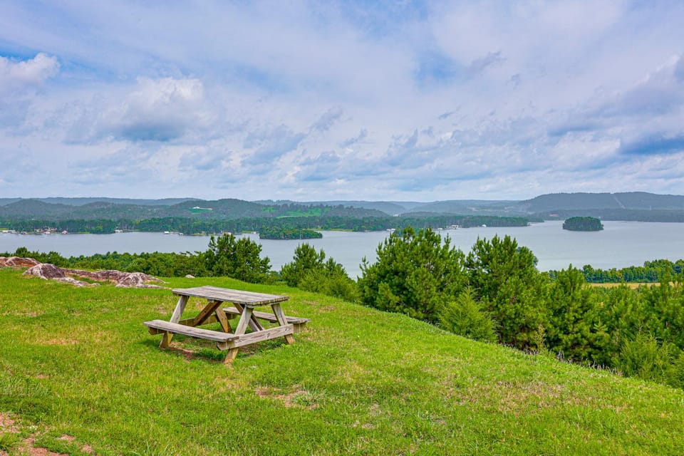 The Hunter's Retreat at Kudzu Cove Cabins Resort Cabin in Guntersville Lake