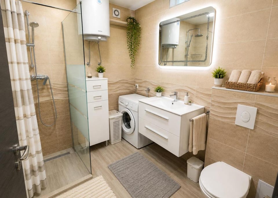 Shower, Toilet, Property building, Bathroom, towels, washing machine