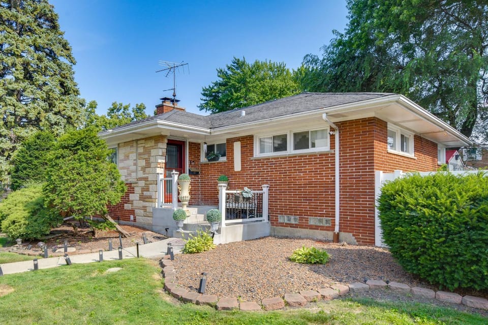 Near Parks & Eats! Elegant Southwest Chicago Home House in Chicago