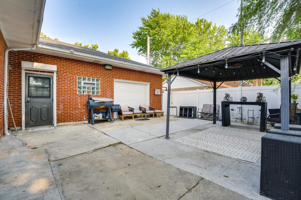 Near Parks & Eats! Elegant Southwest Chicago Home House in Chicago