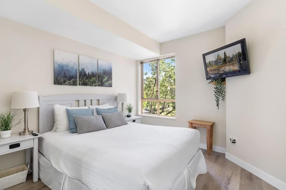 Tyndall- Luxe 2 bedroom, Main Whistler Village Apartment in Whistler