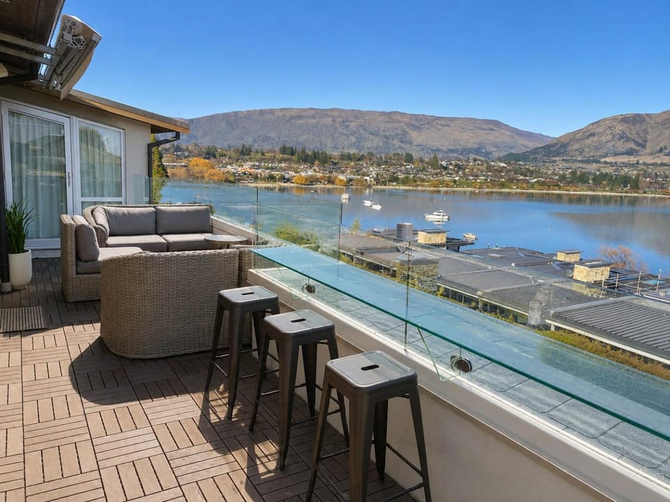 Natural landscape, View (from property/room), Balcony/Terrace, Lake view, Mountain view