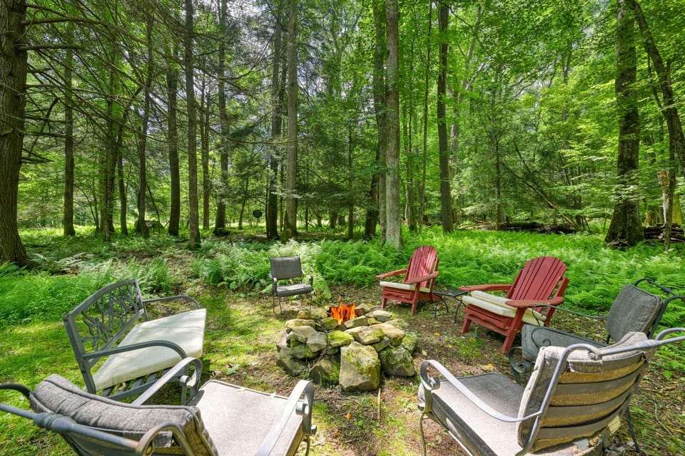 Rustic 2BR Cabin - HOT TUB & Fireplace - Oakland Cabin in Garrett County
