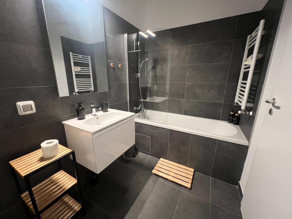 Bathroom, Bath