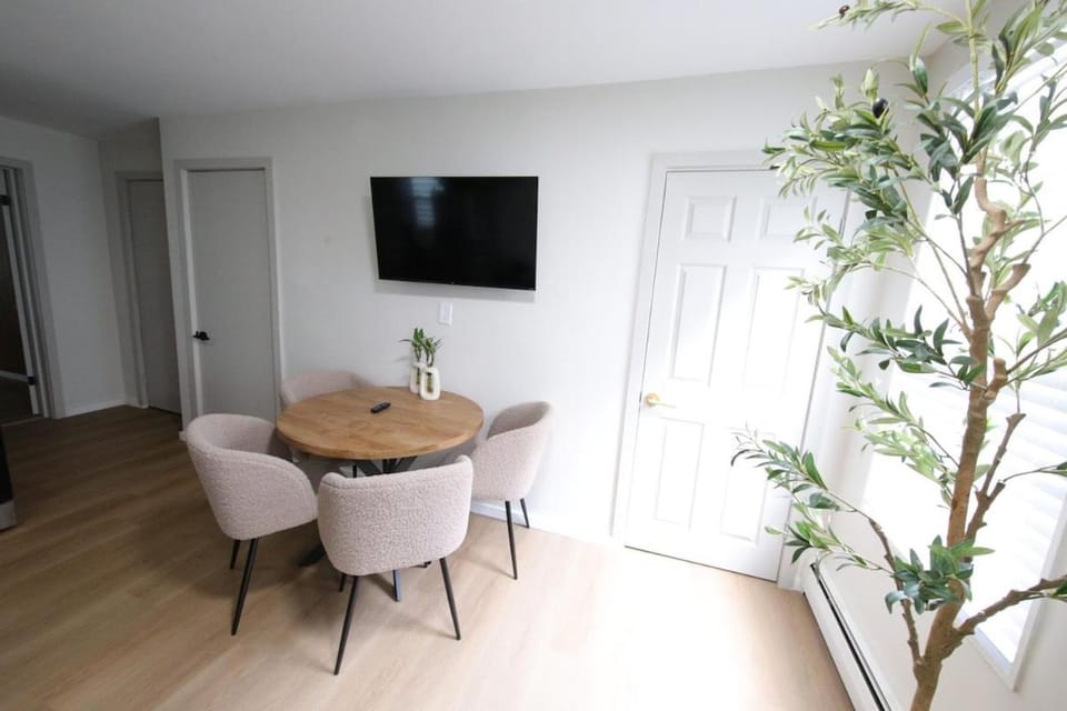 Modern apt in E Boston - Walk to Airport Apartment in Boston