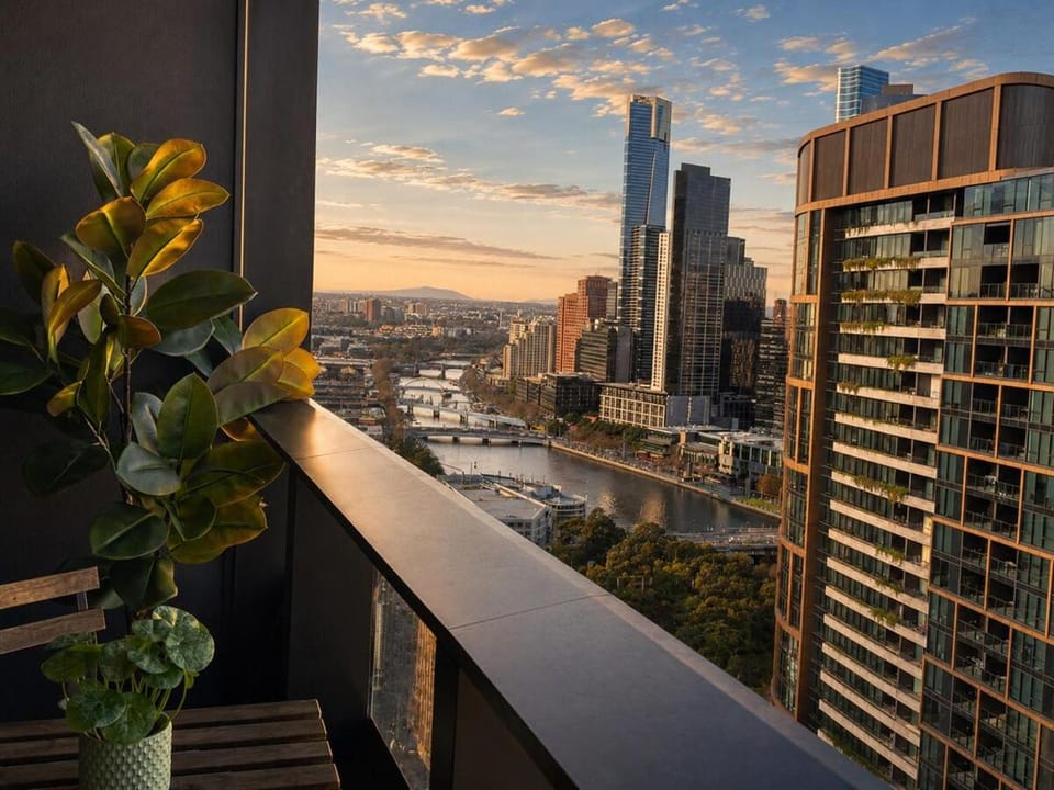 Day, View (from property/room), Balcony/Terrace, City view, Mountain view, River view