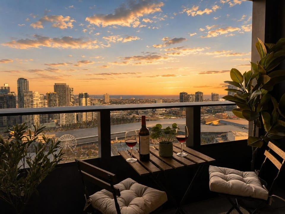 View (from property/room), Balcony/Terrace, City view, River view, Sea view, Sunset