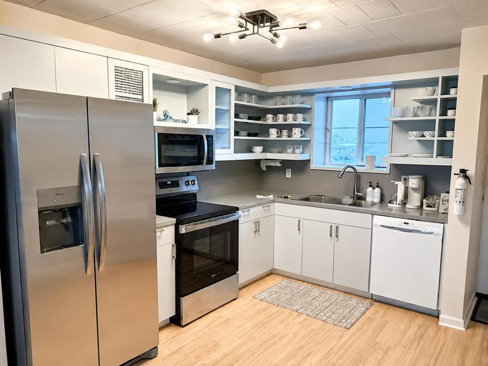 Kitchen or kitchenette, kitchen