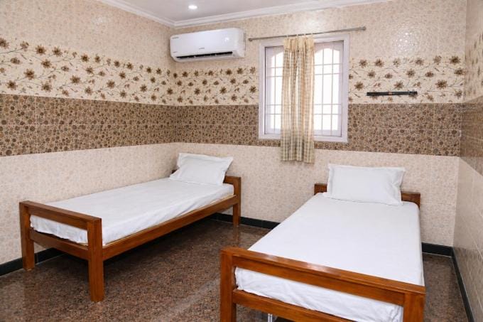 Moonpalace Chepauk Ellis Road Nature lodge in Chennai
