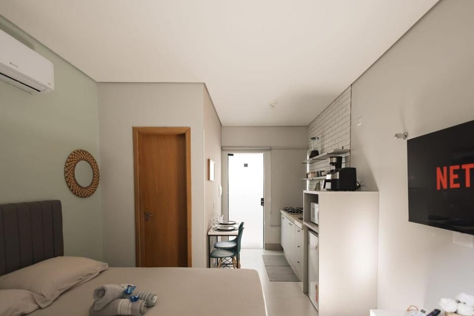 4-Studio Completo com Ar-Condicionado, TV e Lavanderia House in Londrina