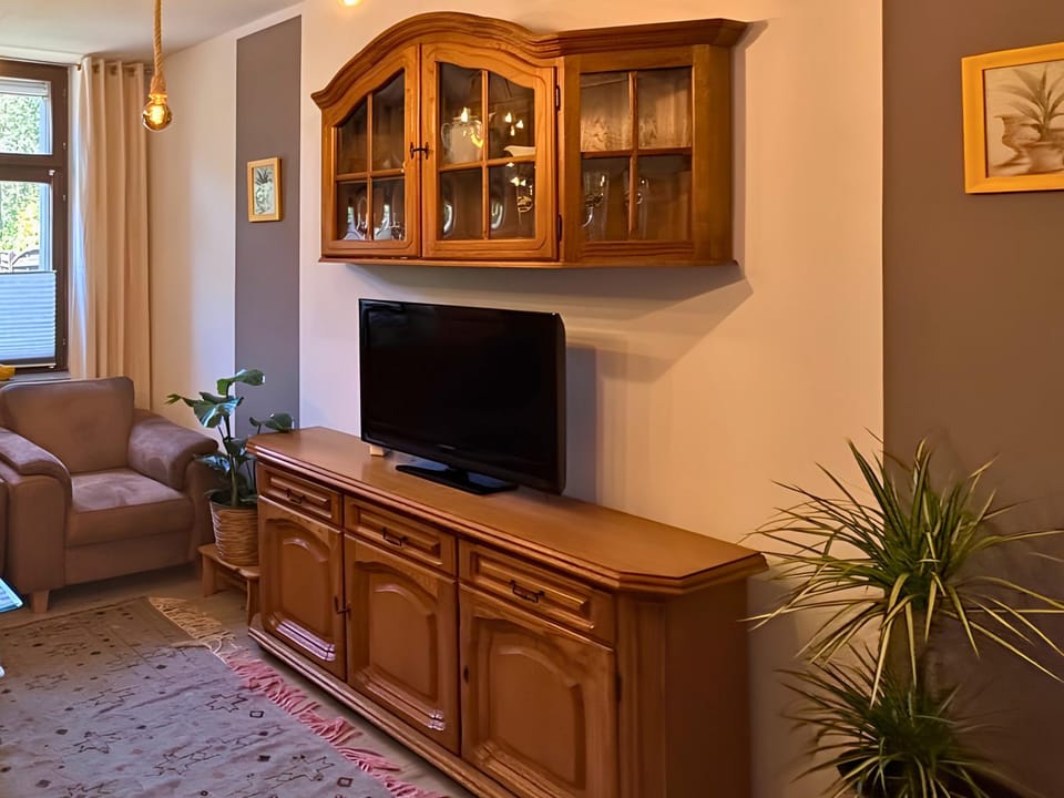 Communal lounge/ TV room, TV and multimedia, Living room, Seating area