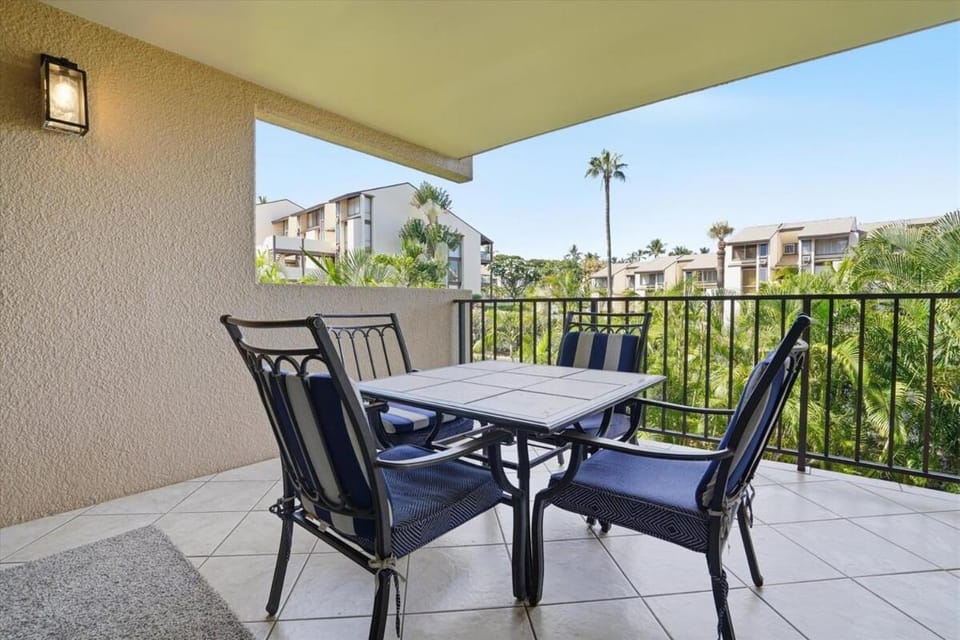 Kamaole Sands 9204- 1 bedroom Kihei Condo, AC, walk to beach & shops Apartment in Wailea