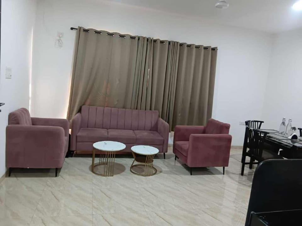 Abode Homes Service Apartments Prabhadevi Bed and Breakfast in Mumbai