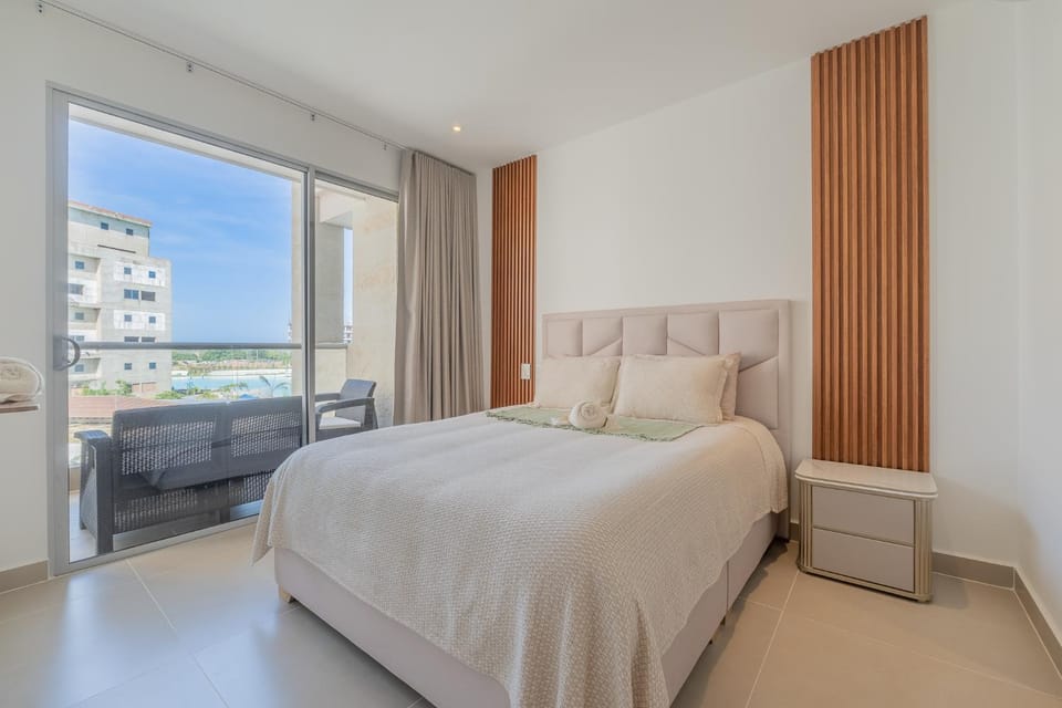 Bed, View (from property/room), Photo of the whole room, Lake view, Family, furniture