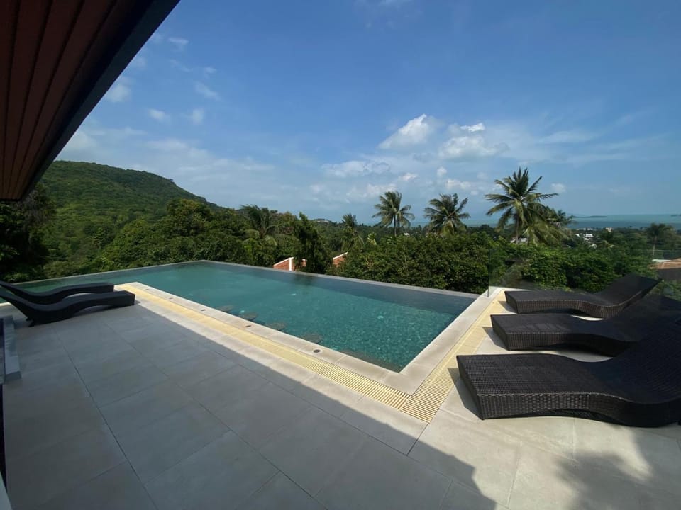 Day, Natural landscape, Mountain view, Pool view, Swimming pool, sunbed