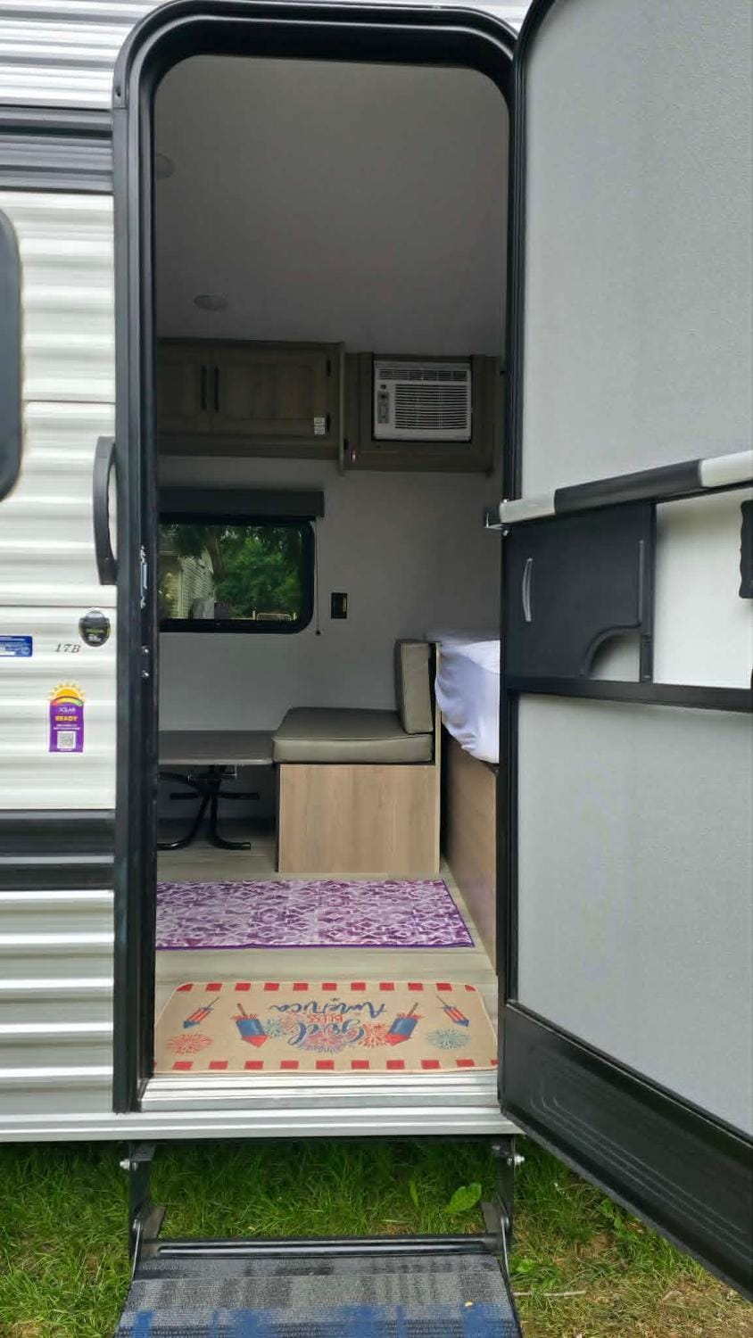 Cozy Camper Getaway - Sleeps 4 - Free WiFi Campground/ 
RV Resort in Auburn