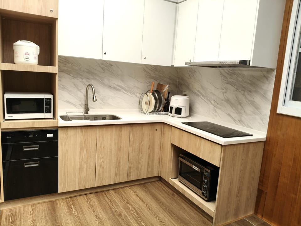 Kitchen or kitchenette, Communal kitchen