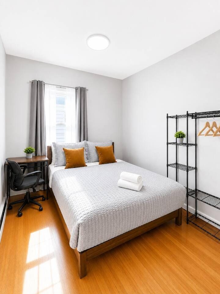 Private Stay Near Journal Sq PATH NYC Access - Shared Bath and Kitchen Vacation rental in Jersey City