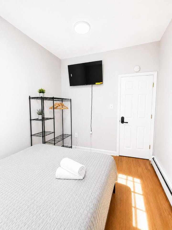 Private Stay Near Journal Sq PATH NYC Access - Shared Bath and Kitchen Vacation rental in Jersey City