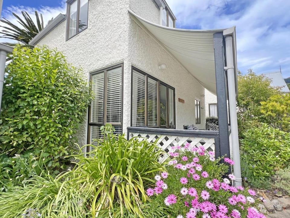 2 BR Cottage 4 Beds, 1 min walk to Harbour & Shops House in Akaroa