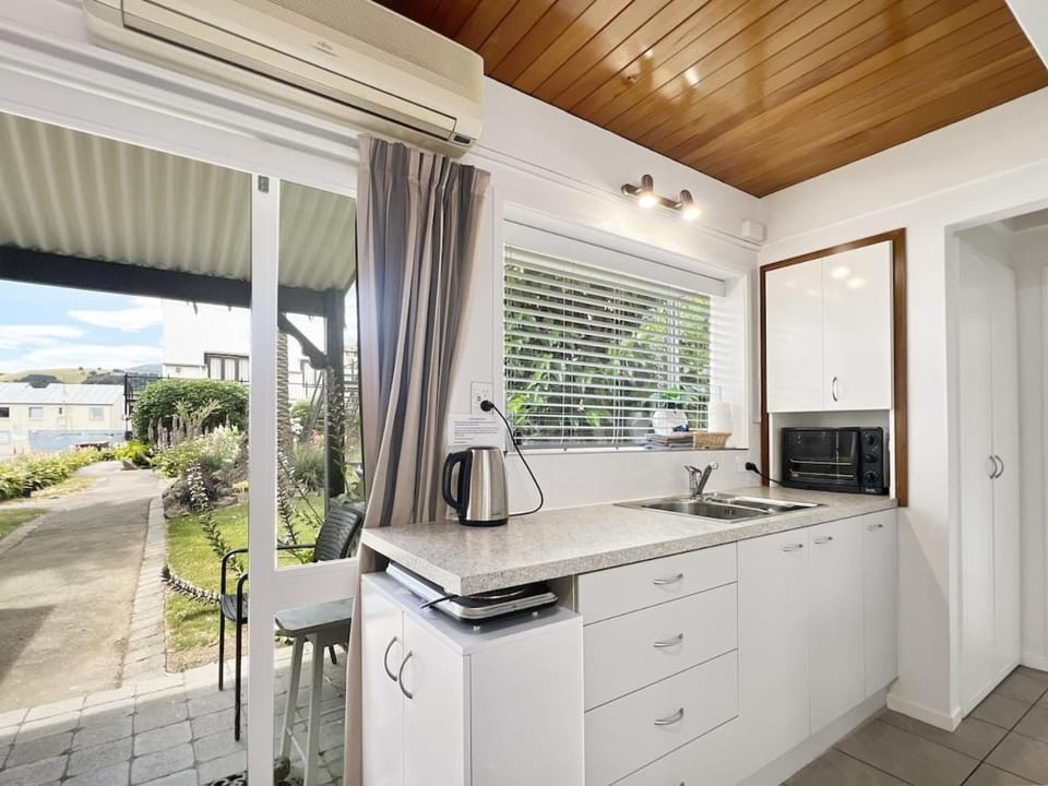 2 BR Cottage 4 Beds, 1 min walk to Harbour & Shops House in Akaroa