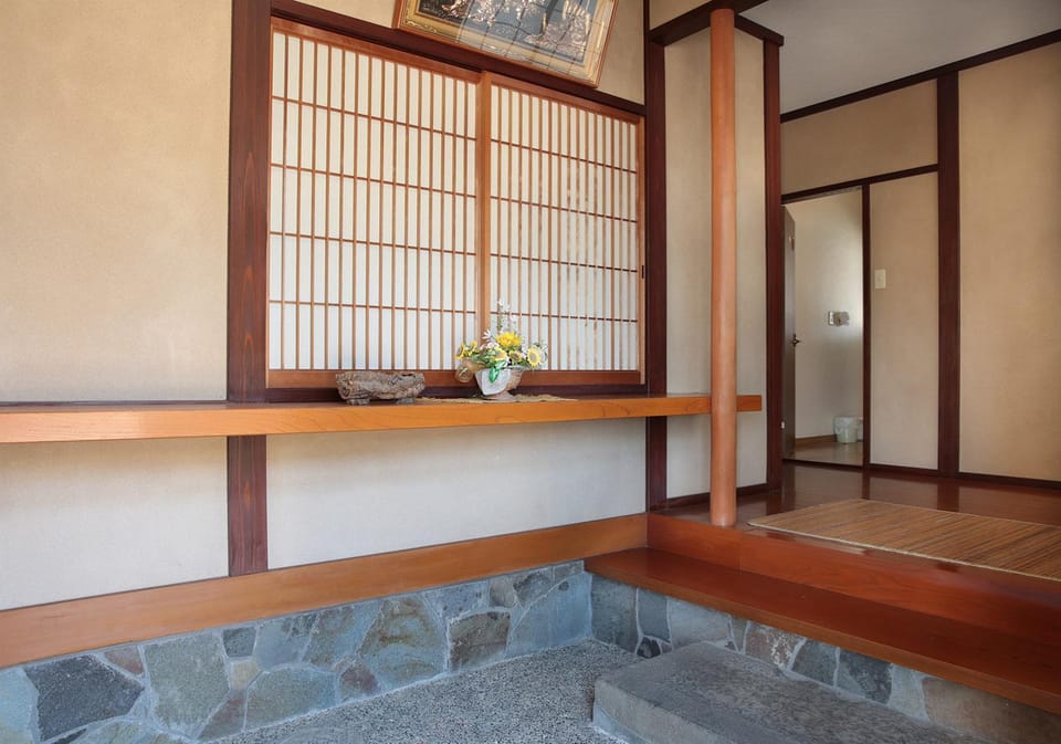 越中八尾 お宿風音 Etchu-Yatsuo Oyado Kazane Bed and Breakfast in Japan