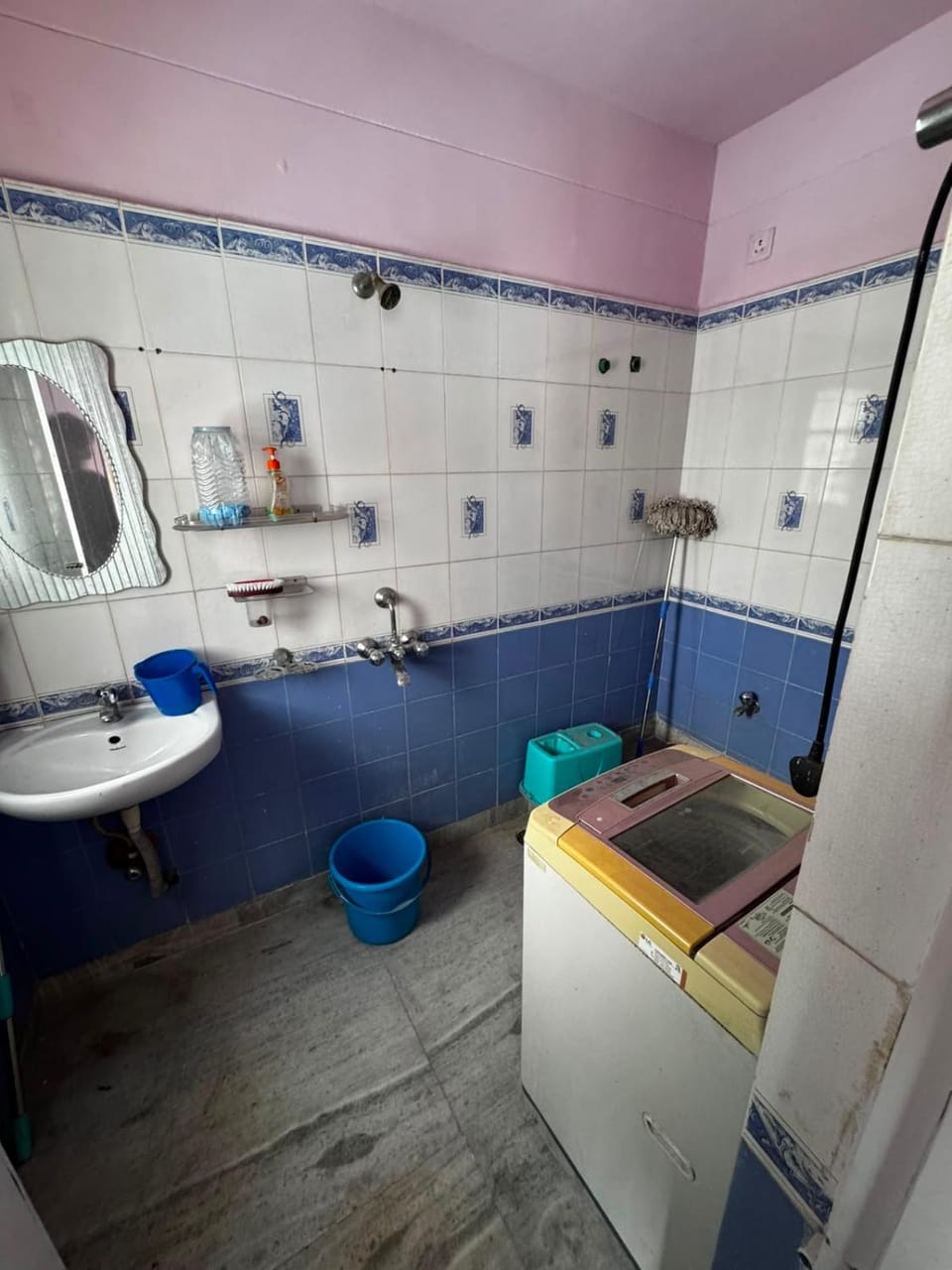 Toilet, laundry