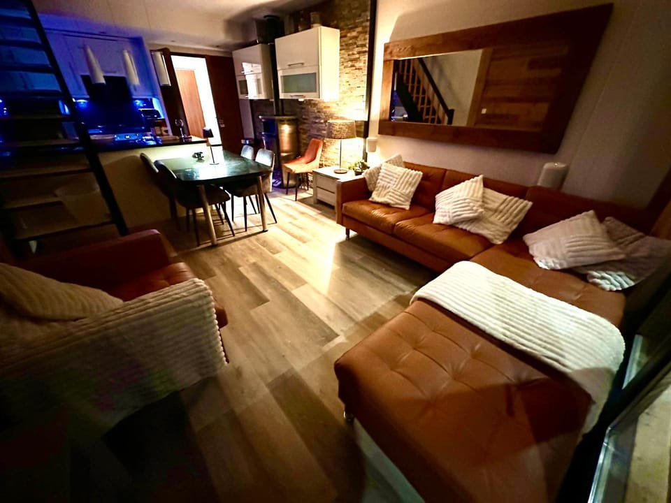 Les Ecureuils Squirrel Lodge Apartment in Oz