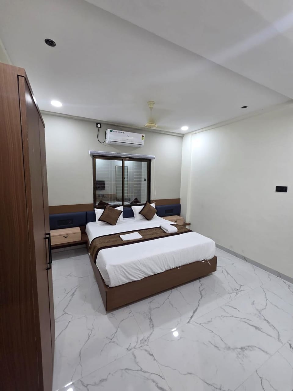 Hotel Saurabh Lodging and Executive Nature lodge in Maharashtra