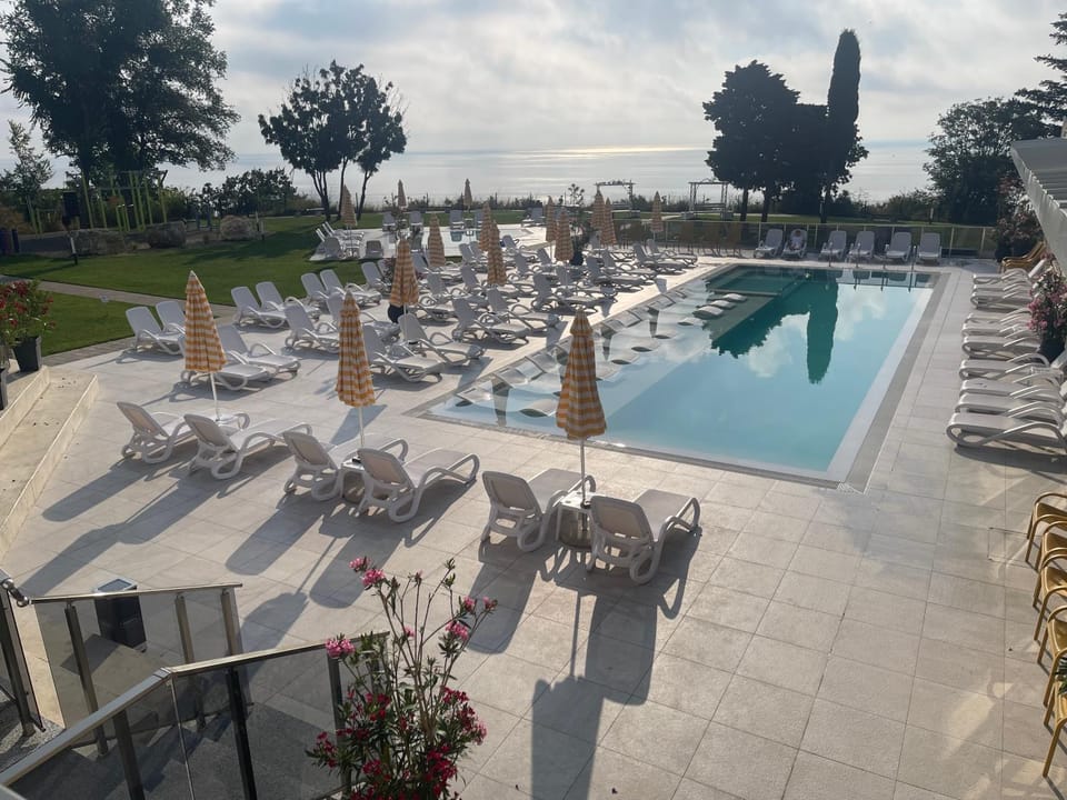 Day, Natural landscape, Pool view, Swimming pool, sunbed