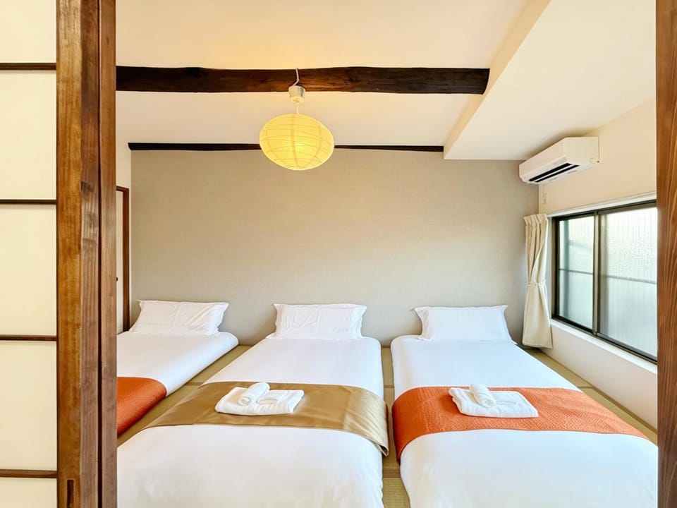 Bed, Photo of the whole room, Bedroom, air conditioner