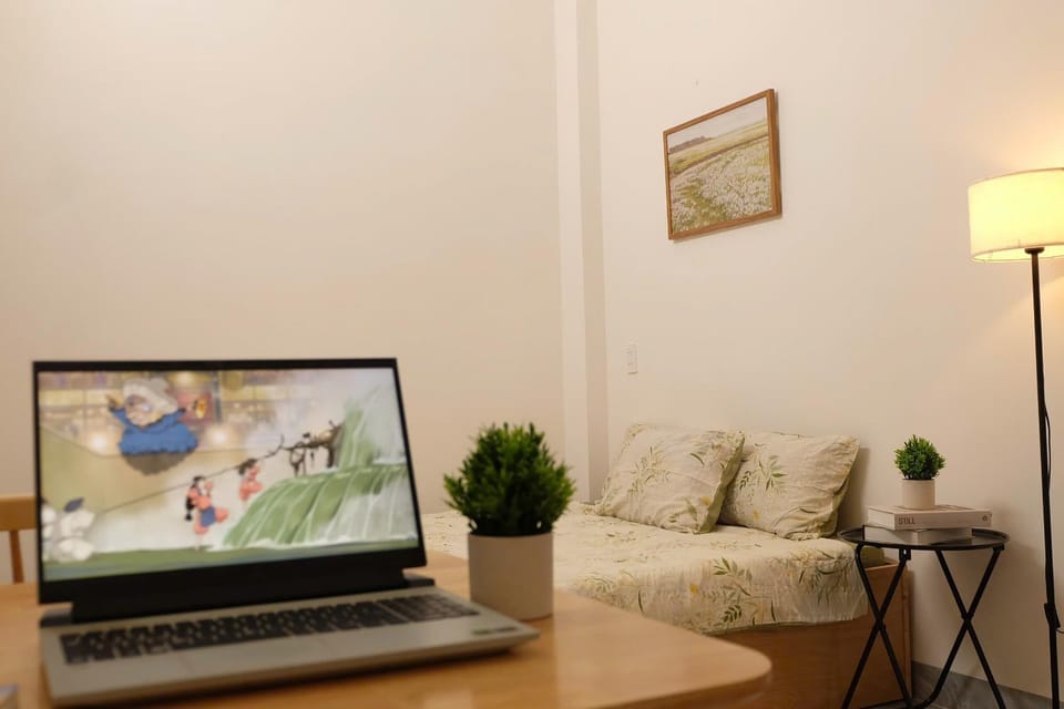 TV and multimedia, Living room, Seating area, Evening entertainment