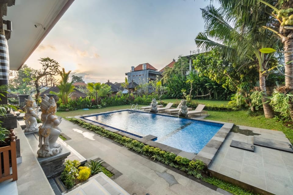 Property building, Spring, Day, Natural landscape, Garden, Garden view, Pool view, Swimming pool, sunbed