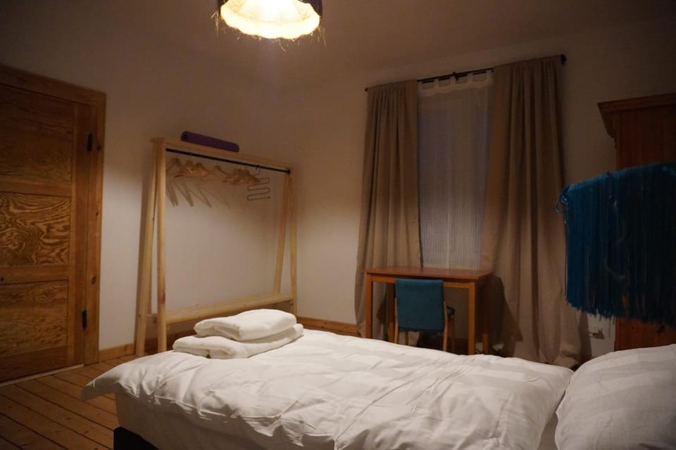 Bed, Photo of the whole room, Bedroom, towels