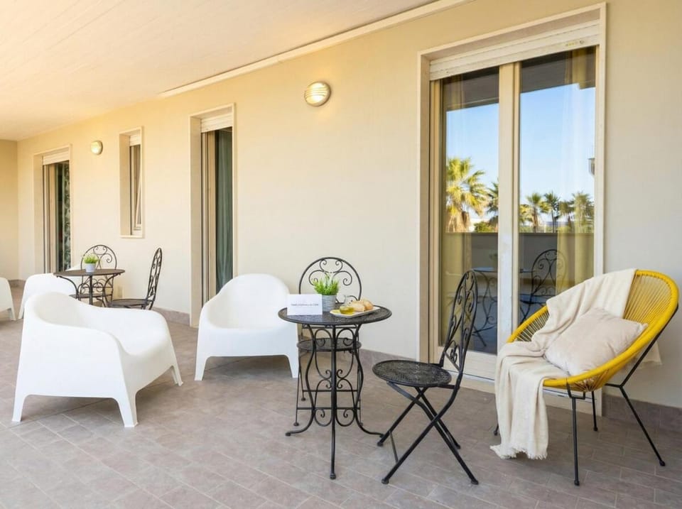 Sky Gate Gold Airport Terrace Apartment in Bari