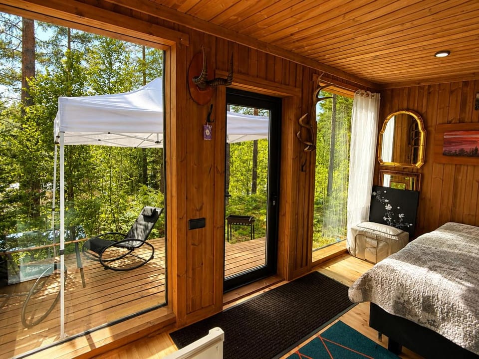 Forest Lodge Hot Tub Lake View Alpaca & Deer Park Nature lodge in Latvia