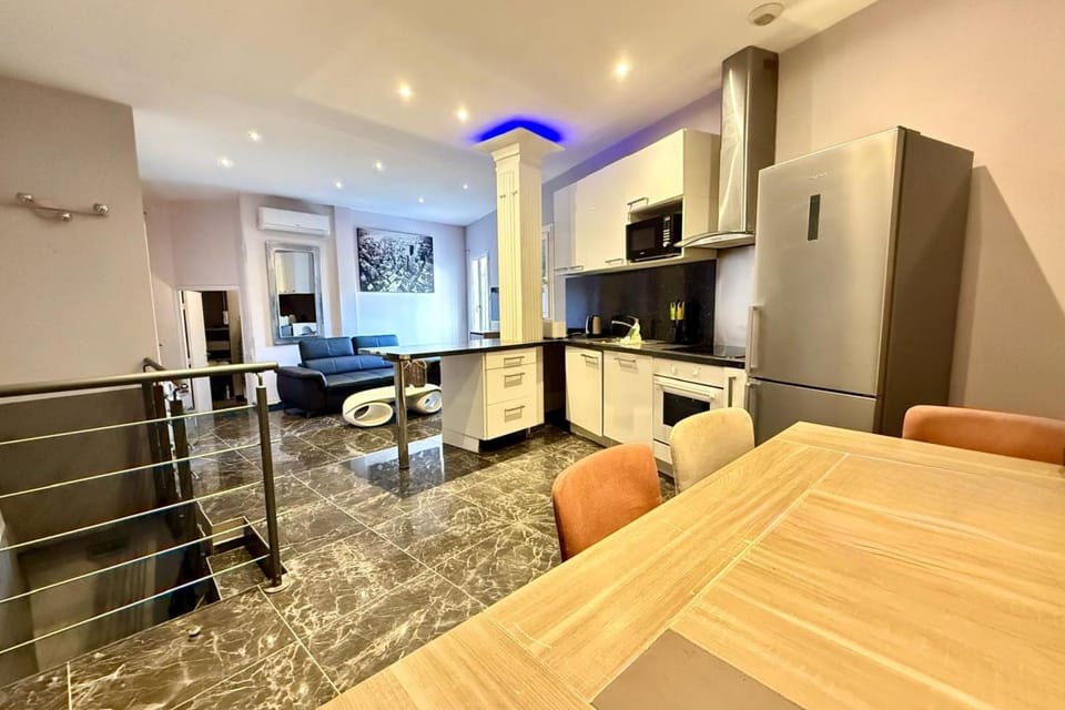 3-bedroom apt on two levels close to the Palais Apartment in Cannes