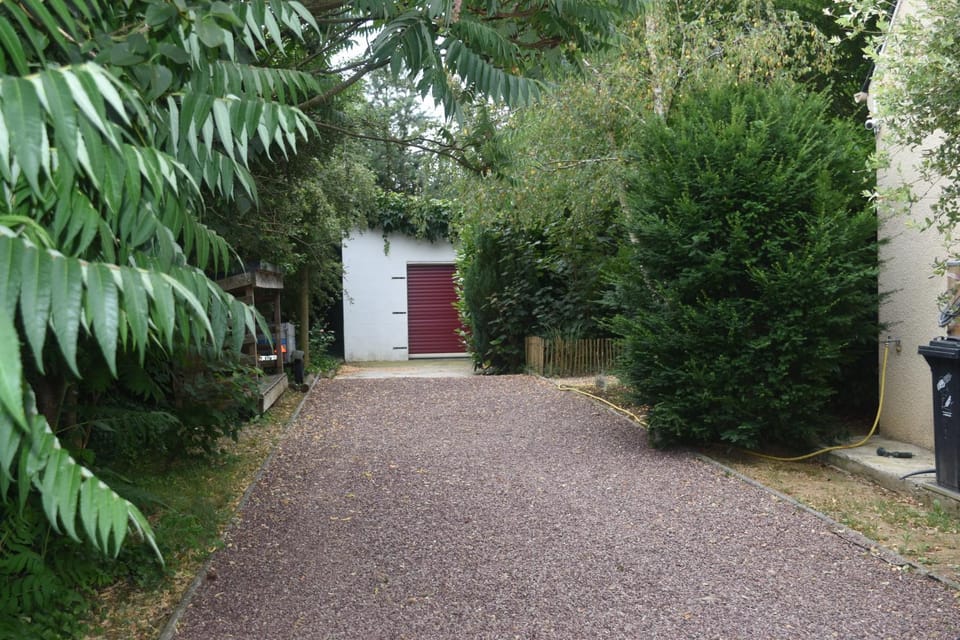 Petite maison dans le jardin House in Les Barils