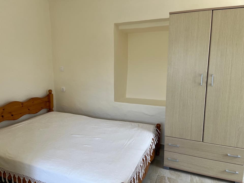 Polylimnio landscape Apartment in Messenia