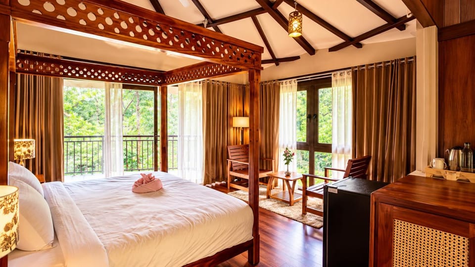 Bed, Living room, Photo of the whole room, Seating area, Bedroom
